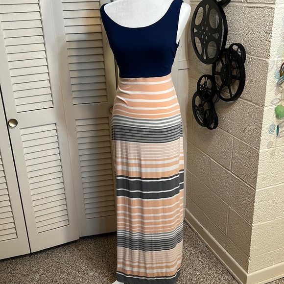 MARKET & SPRUCE S floor length, peekaboo back maxi dress - Picture 1 of 10